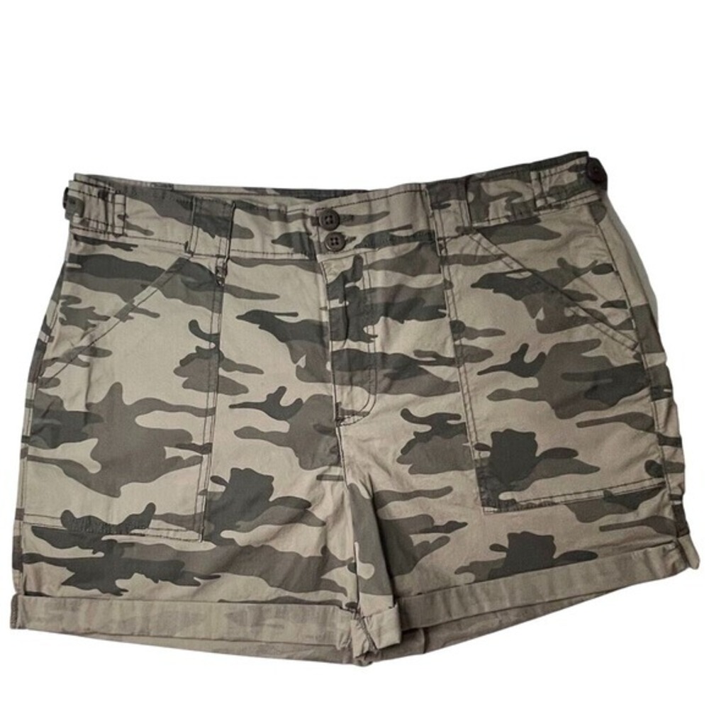 SANCTUARY Womens Size Large Camo Shorts Cargo Style Pockets Cuff Hem Stretch NWT
